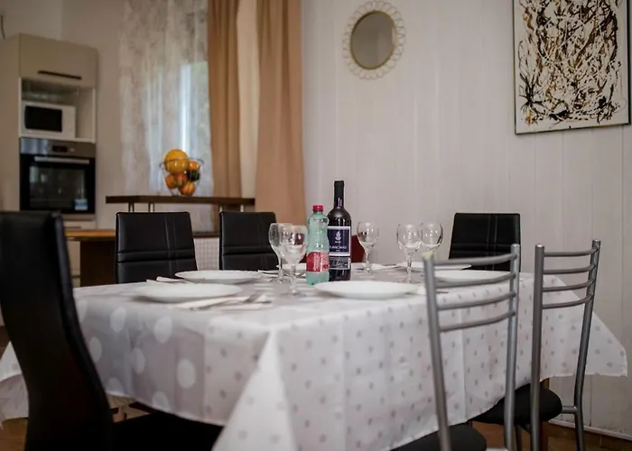 Vesna 2844 Gostinjska kuća Supetarska Draga