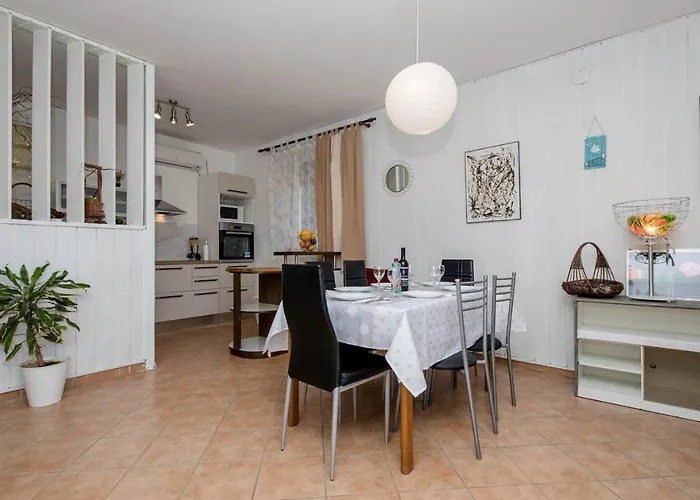 Vesna 2844 Supetarska Draga