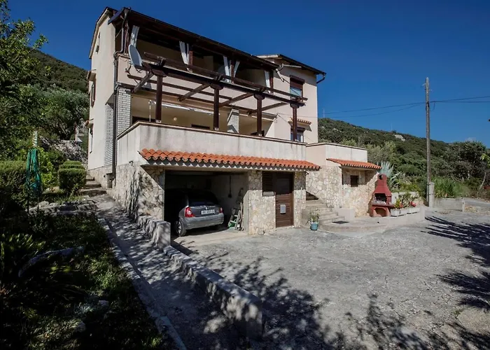 Vesna 2844 Gostinjska kuća Supetarska Draga
